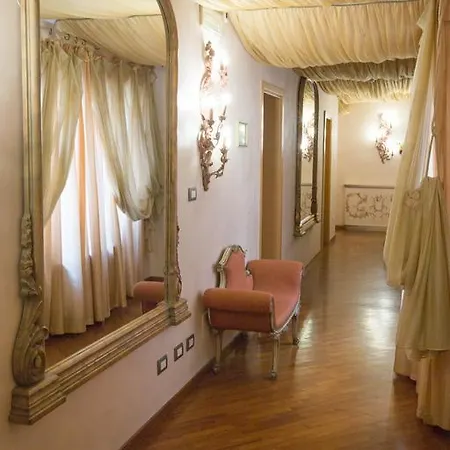 Hotel Aurora 3*