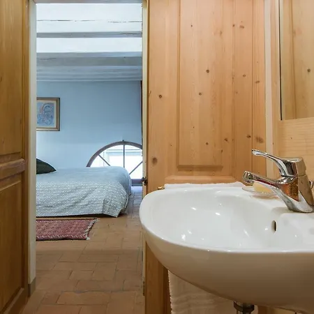 Charming And Cozy Maggio Florence