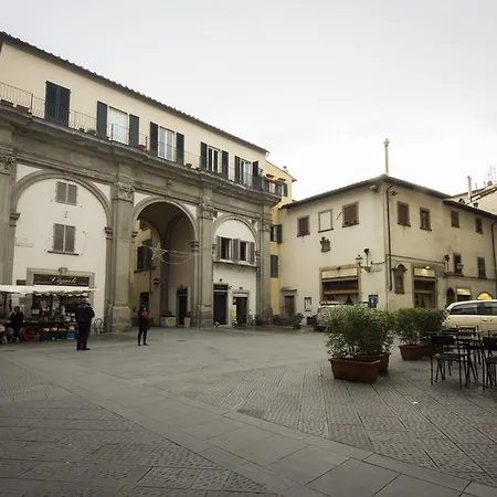 Apartment House In The San Pier Maggiore Arch *