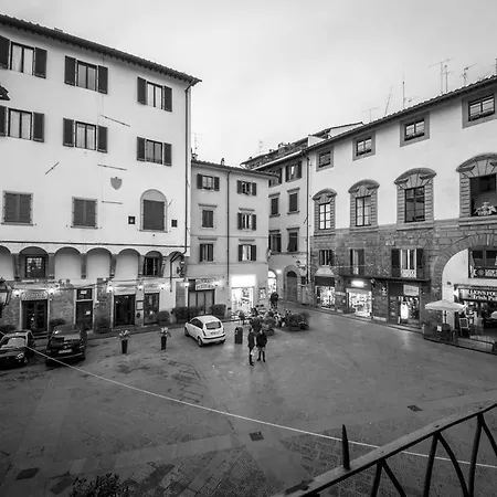 Apartment House In The San Pier Maggiore Arch