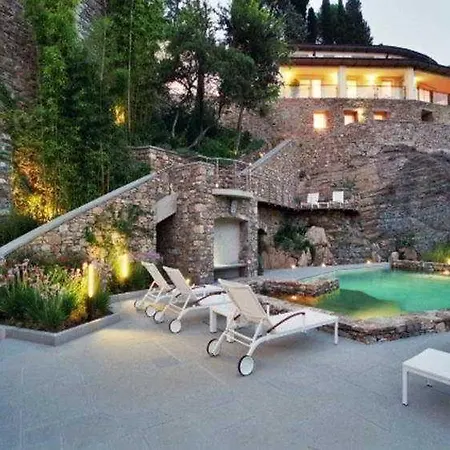 Eden Rock Aparthotel 4*