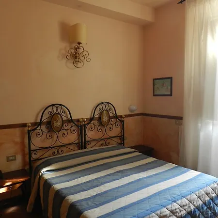 Monica Hotel 2*