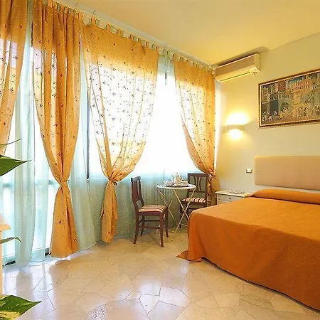 Hotel Monna Clara 3*