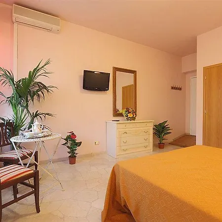 Hotel Monna Clara 3*