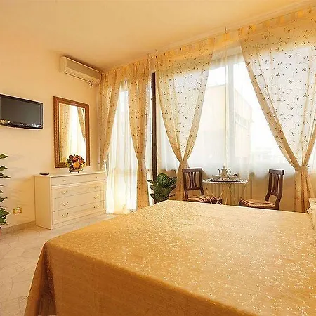 Hotel Monna Clara 3*