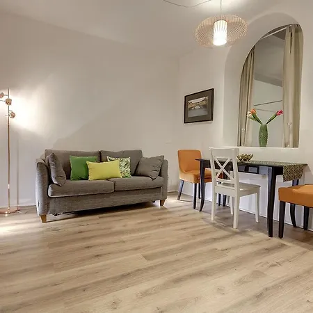 Isola Apartment *