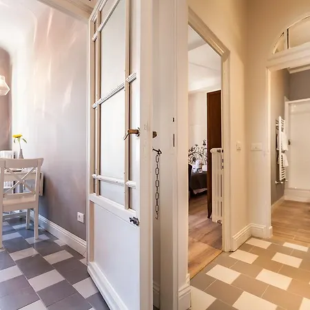 Isola Apartment *