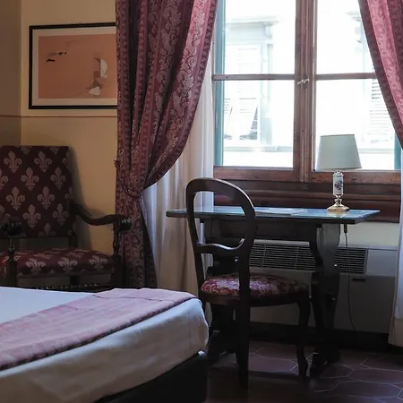 Liana Hotel 3*