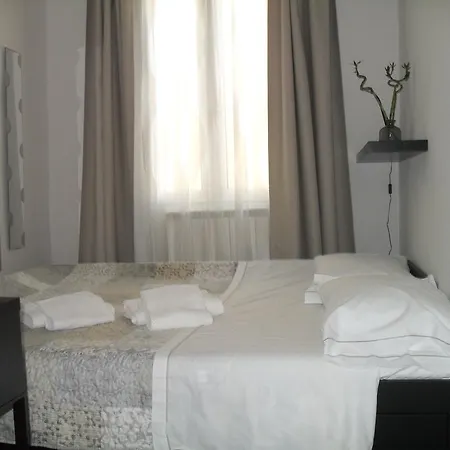 Apartment Ognissanti 67 *
