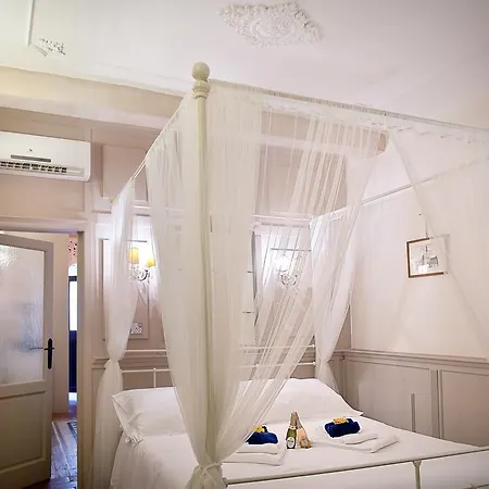 Oltrarno Apartment *