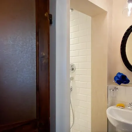 Oltrarno Apartment *