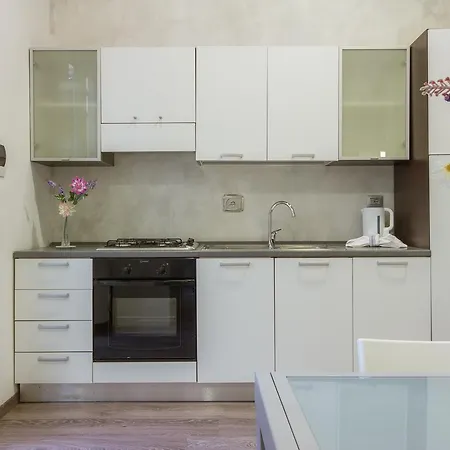 Piazza Pitti 2 Bedroom *