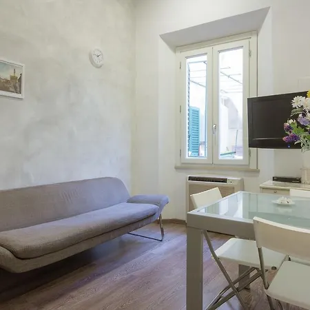 Piazza Pitti 2 Bedroom Appartement *