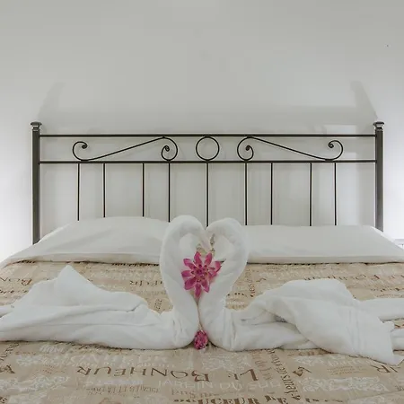 Piazza Pitti 2 Bedroom Appartement