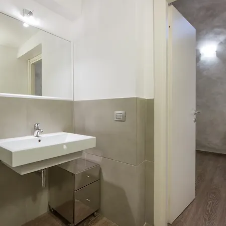 Piazza Pitti 2 Bedroom *