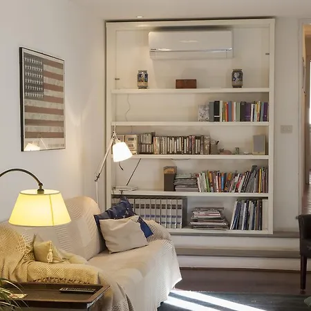 Grand Piano Apartment *