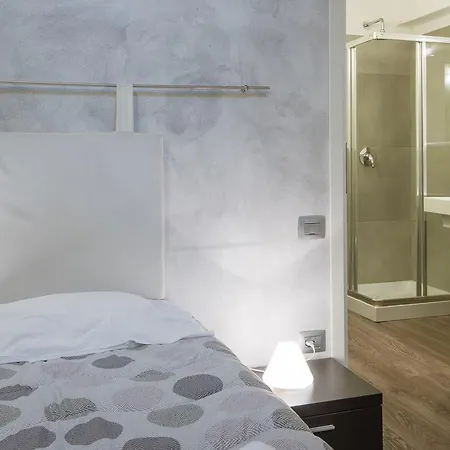 Piazza Pitti 2 Bedroom *