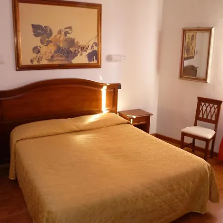 מלון Vasari 3*