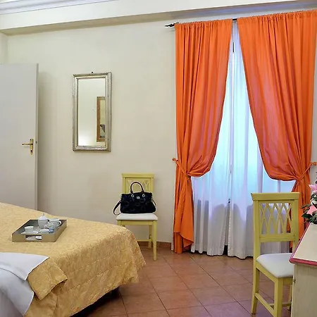 מלון Vasari 3*