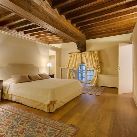 Family Palazzo Salviati Apartment *