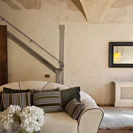 J And J Hotel Florencia