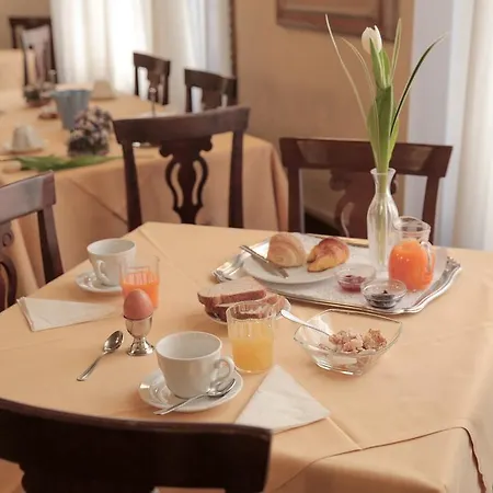 Liana Hotel 3*