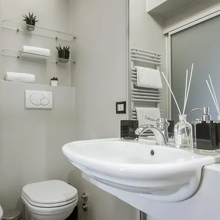 - Floroom Sole Apartment Florence