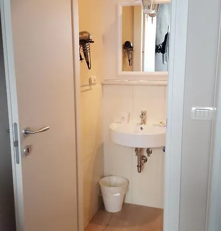 Arcobaleno Guest house Florence