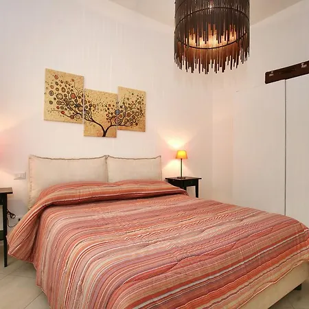 Bronzino 53 Apartmán