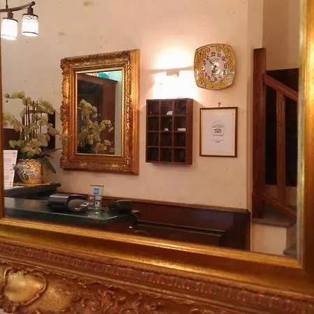Santa Croce Hotel
