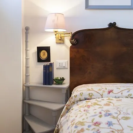Apartment Charming Loft Near Ponte Vecchio
