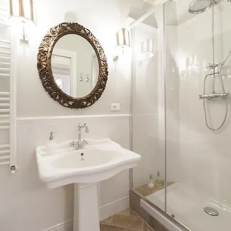 Charming Loft Near Ponte Vecchio Apartment *