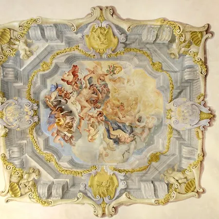 Palazzo Tolomei - Residenza D'epoca Bed & Breakfast 3*