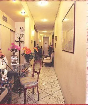酒店 Mearini