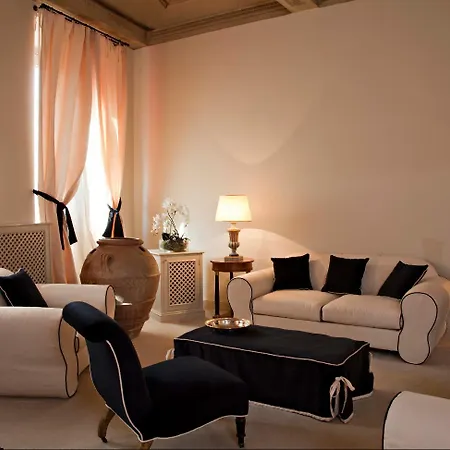 J And J Hotel 4*