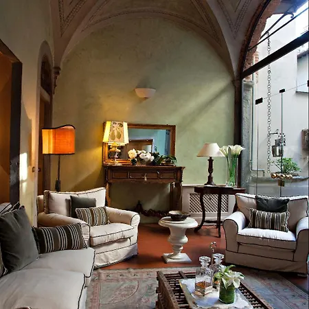 J And J 4* Florencia
