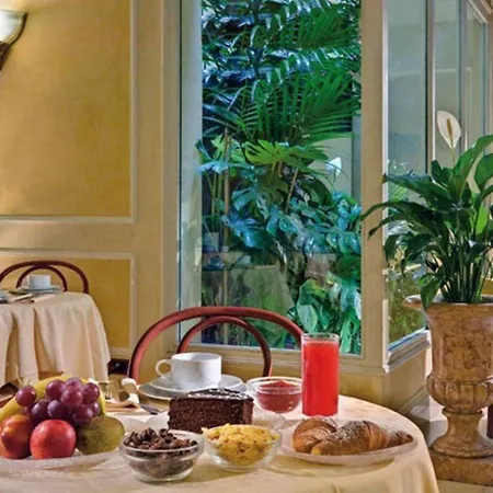 Hotel Corona D'italia 3*