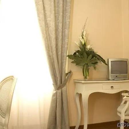 Carlotta Hotel