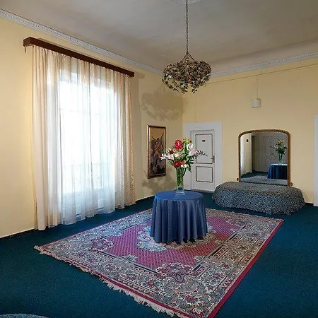 Hhb Hotel