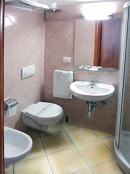 Adelaide House Pensjonat 2*