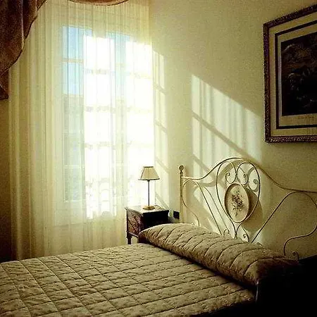 Black 5 Guest house Florence