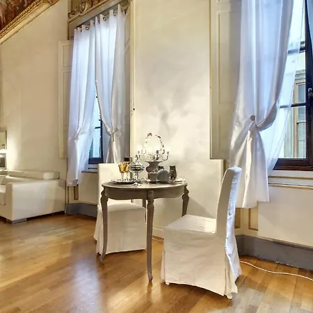 Bed & Breakfast Palazzo Tolomei - Residenza D'epoca 3*