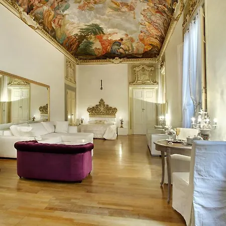 Palazzo Tolomei - Residenza D'epoca Bed & Breakfast
