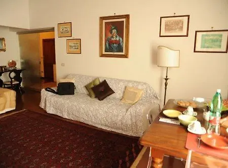 La Rosa Townhouse 3*