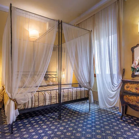 Palazzo Dal Borgo Hotel 4*