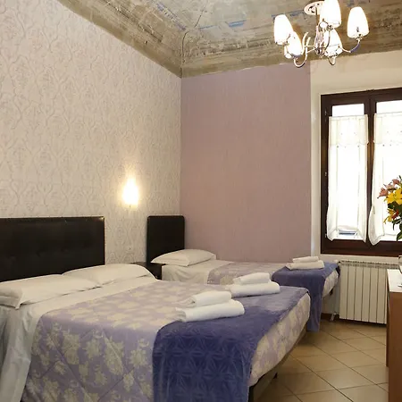 Adelaide House Pensjonat 2*
