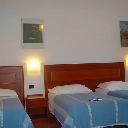 Hostel Archi Rossi *