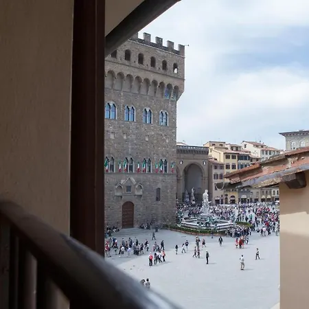 Residenza D'epoca In Piazza Della Signoria 2*