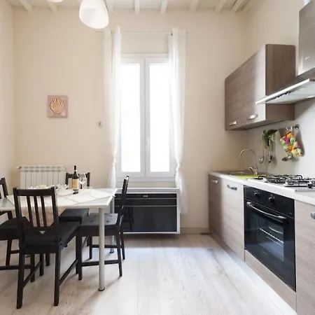 Modern Sant'antonino Apartment