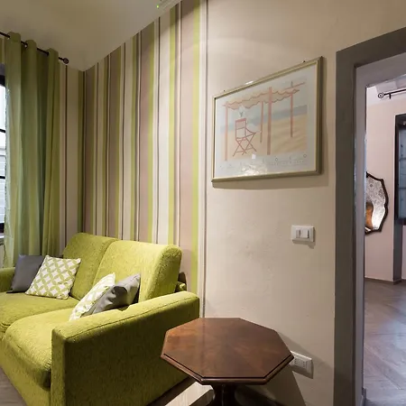 Roommo Accademia Apartment
